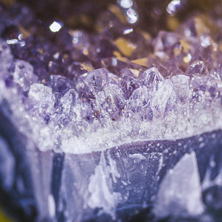 closeup photo of an amethyst geode